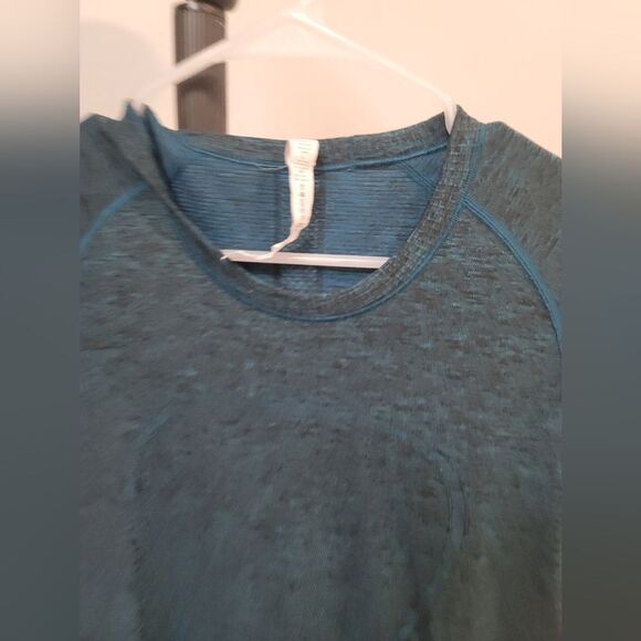 Lululemon Swiftly active tee top 10 - Picture 3 of 5